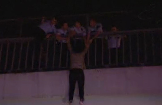 Şişli'de korkutan anlar! Polis intiharı böyle önledi