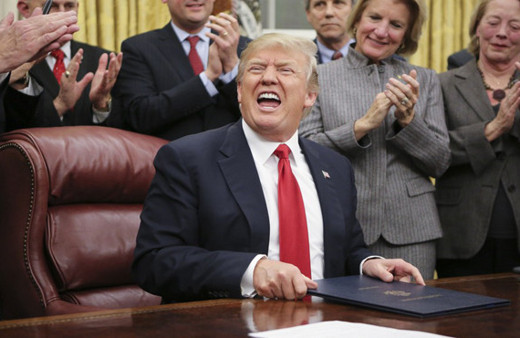 Trump'tan Beyaz Saray yetkililerine: Aptallar