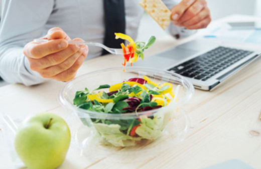 Ofis ortamında çalışanlar için alternatif atıştırmalıklar 