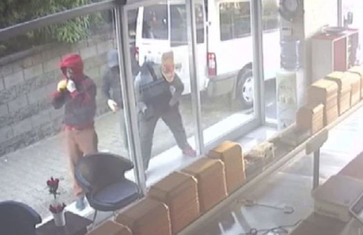 Kasap dükkkanındaki hırsızlık kameralara böyle yansıdı