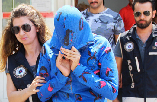 Adnan Oktar’ın 'kediciği' Bodrum’da güneşlenirken yakalandı