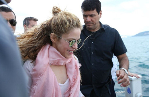 Shakira konser öncesi Boğaz turu yaptı