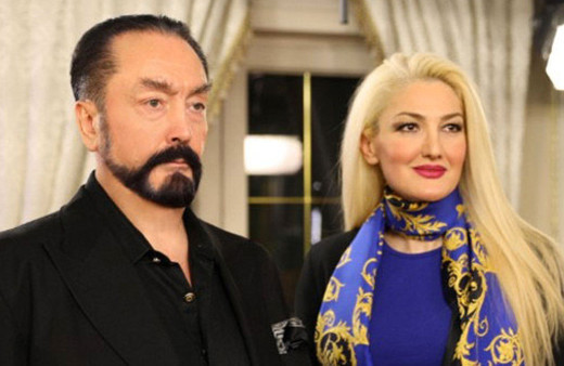 3 kedicik lüks otomobille kaçarken yakalandı! Babuna da var...