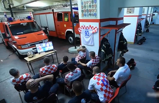 Hırvat itfaiyecilerin talihsiz anları! Saniyeler içinde kaçırdılar