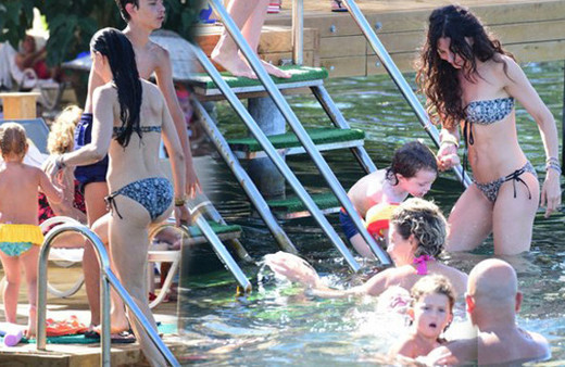 Hande Ataizi'nin maşallahı var kim der ki 44 yaşında!