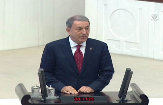 Hulusi Akar'ın tebrik ettiği yazar kimdi?