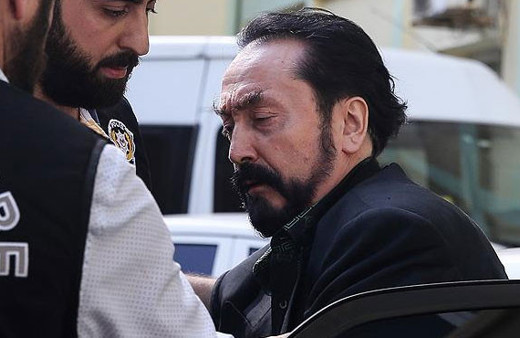 Adnan Oktar'ın evinden çıkan bakan kimdi? Bomba iddia