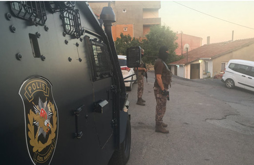 İstanbul'da Gülsuyu'nda helikopter destekli operasyon