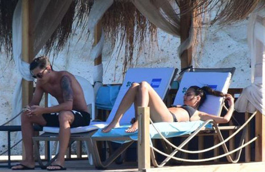 Almanlar yuhalamıştı Amine sahip çıktı! Mesut'a teselli tatili