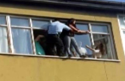 İntihar eden kızı polis son arda kurtardı