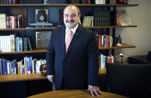 Twitter'dan duyurdu Bakan Varank devreye girdi