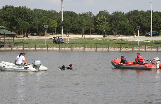 İddia üzerine girdigi gölde kaybolmuştu