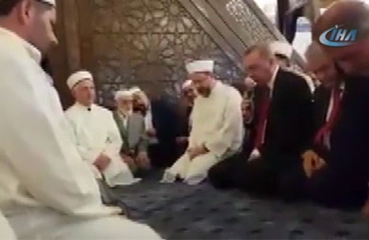 Erdoğan, Hacı Bayram Camii'nde Kur'an-ı Kerim okudu