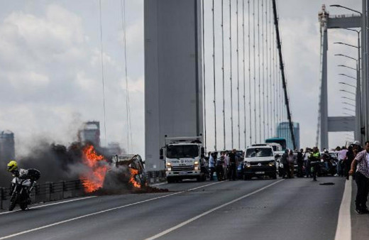 15 Temmuz Şehitler Köprüsü'nde korkutan araç yangını