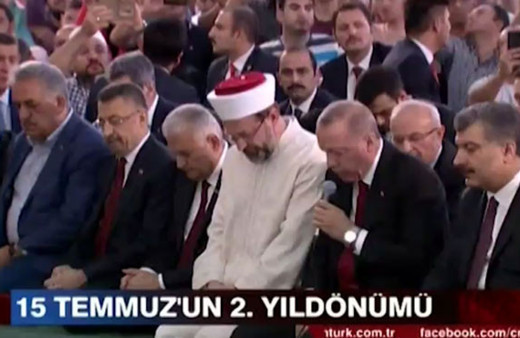 Erdoğan 15 Temmuz şehitleri için Kur'an okudu