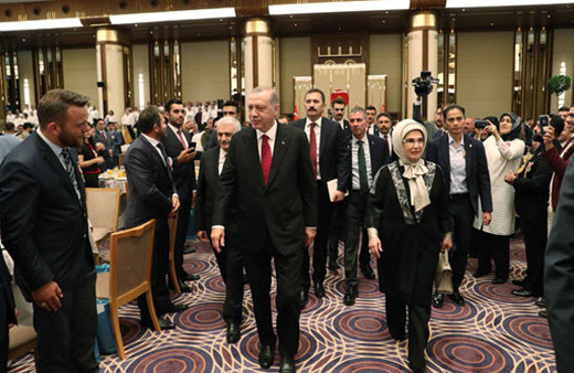 Erdoğan'dan çarpıcı mesajlar! Şehit yakınlarını ağırladı...