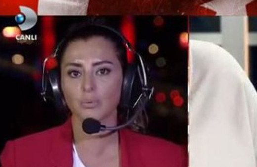 Hande Fırat 15 Temmuz yayınında duygusal anlar yaşadı