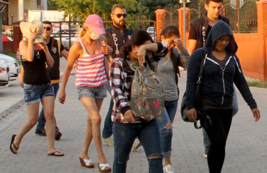 Masaj salonlarına 'Kankanı al da gel' baskını