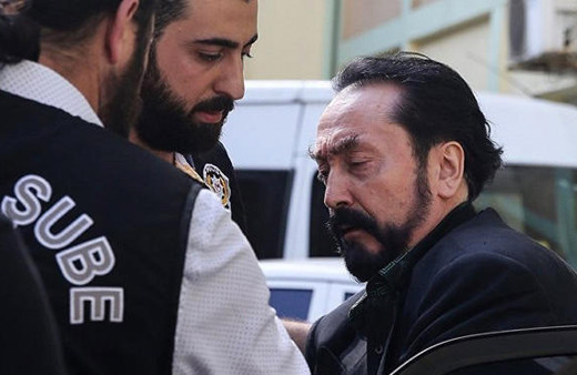 Adnan Oktar'a bir darbe daha! İtirafçı oldular