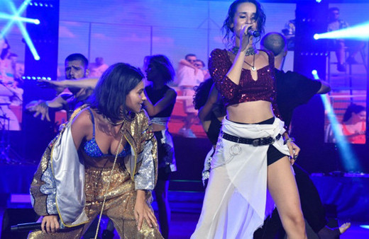 Inna, Ajda Pekkan şarkısıyla ortalığı kasıp kavurdu