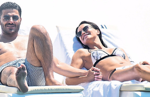 Ebru Şallı'nın paylaştığı fotoğrafta o detay dikkatlerden kaçmadı!