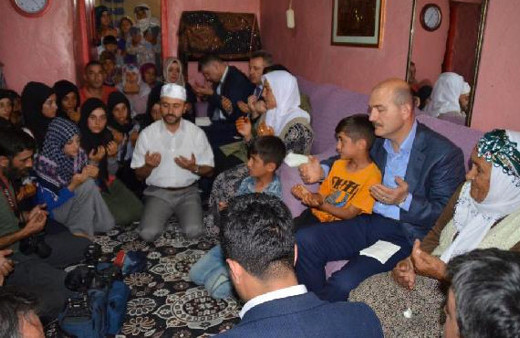 Soylu'dan PKK'lıların katlettiği bakkalın evine taziye ziyareti