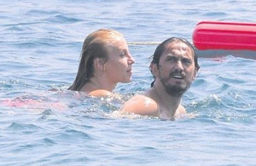 Hamile sevgilisini terk etmişti! Tuncay yeni aşkıyla tatilde