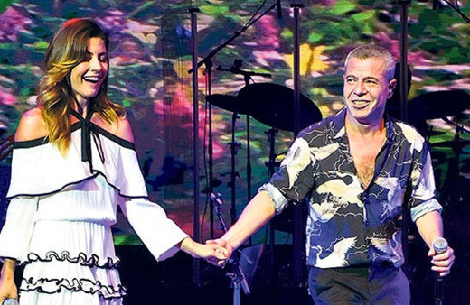 Konserde sürpriz düet!