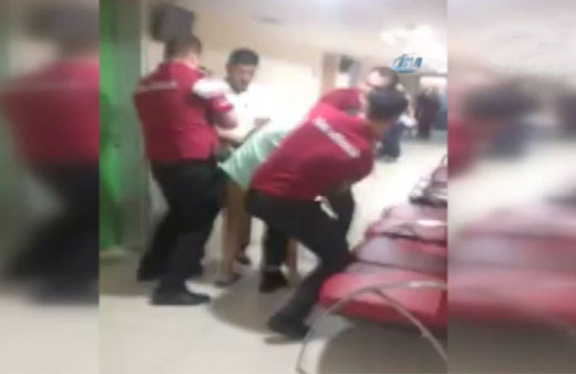 Doktoru tehdit edip tekmeyle saldırdı! 'Kafasına sıkacaksın'