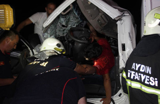 Aydın'da feci kaza! İki kardeş acı içinde kurtarılmayı beklerken yaptıklarına bak