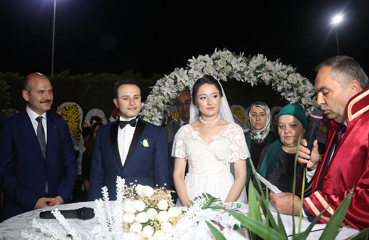 İçişleri Bakanı Soylu nikah şahidi oldu