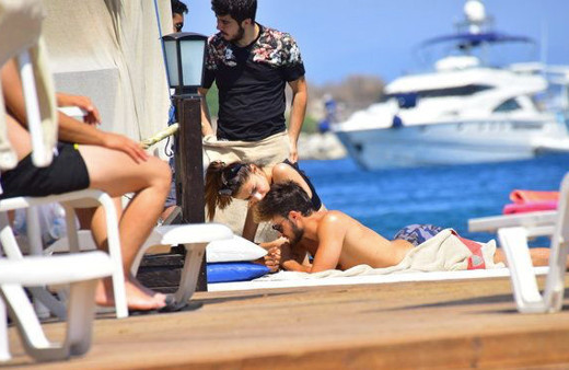 Batuhan Karacakaya kimdir kaç yaşında sevgilisi ile ortaya çıktı