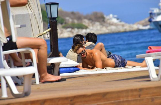 Batuhan Karacakaya  son hali bomba Bülent büyüdü sevgilisine bakın