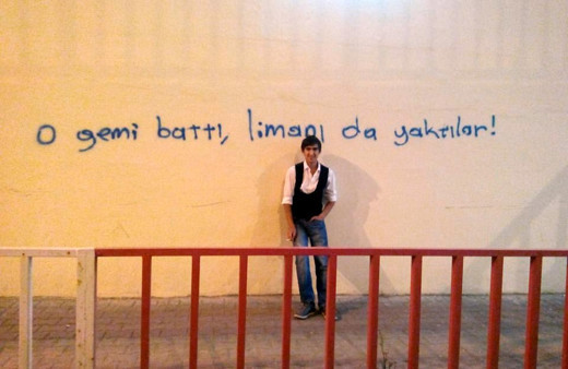 Kız arkadaşına mesaj atıp kendini astı!