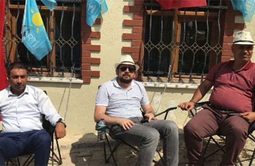 İyi Partililer kendilerini Akşener'in evine zincirledi!