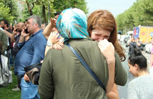 Sütlüce'de korku dolu anlar! Bina çökmek üzere...