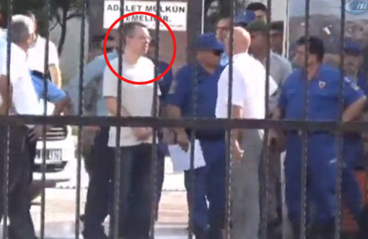 Rahip Brunson cezaevinden çıkarıldı