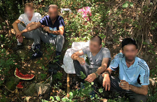 Suçüstü yakalandılar! Yaptıkları şeye bak...