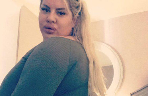 Tek amacı dünyanın en büyük kalçalarına sahip olmak