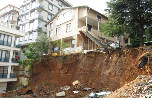 İstanbul'da korku dolu anlar: 3 katlı bina boşaltıldı!