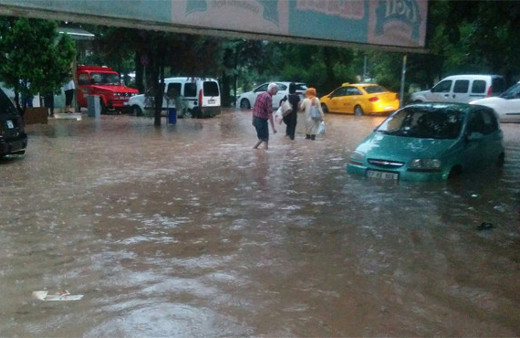 Hereke Tren İstasyonu sular altında kaldı