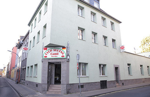 Almanya'nın Köln kentinde camiye ikinci saldırı!