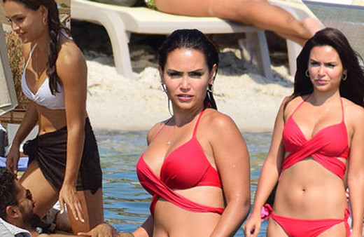 Alper kampta Sebahat tatilde! Bakan bir daha baktı