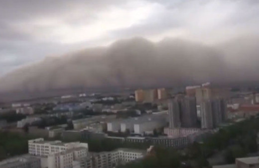 Korkunç görüntüler! Çin'de kum fırtınası şehri yuttu