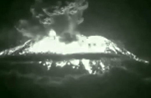 Agung yanardağı patladı