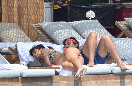 Sevgilisi öpücüklere boğmuştu! Tuba Büyüküstün patladı