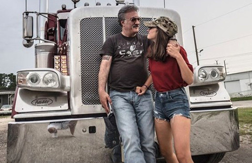 Tamer Karadağlı ile kızı Zeyno'nun TIR ile ABD tatili