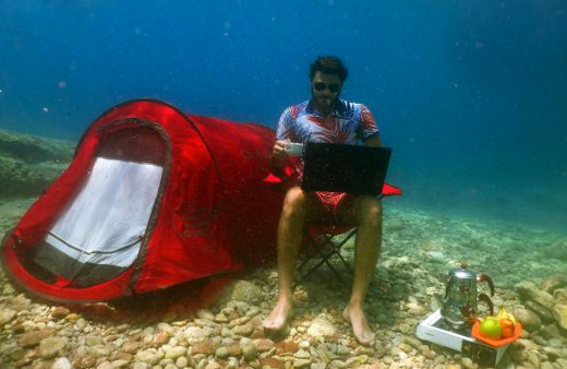 Oyuncu Burak Sevinç, deniz dibine kamp kurdu