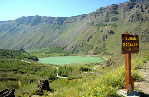 Bitlis'te Nemrut Gölü ziyaretçilerini büyülüyor