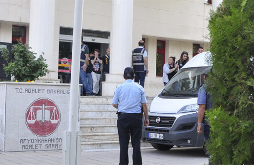 Çağrı merkezi dolandırıcılarına baskın